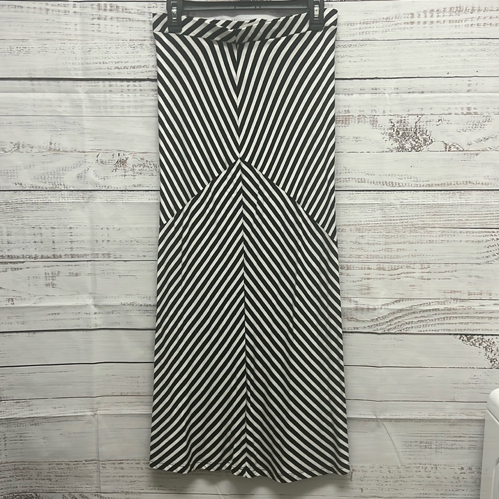 NWT Cha Cha Vente Asymmetrical Black and White Striped Skirt
